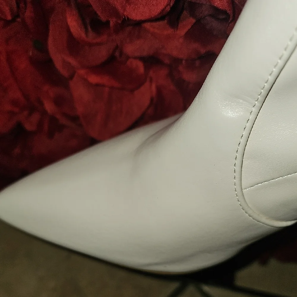Women's NWOT Chic Over the Knee Off White Faux Leather Boots Size 41 (9)